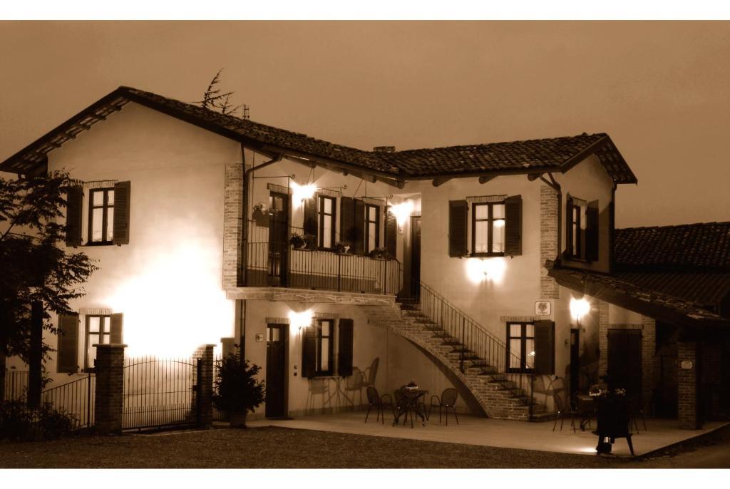 Agriturismo I Grappoli Serralunga d'Alba Exterior photo