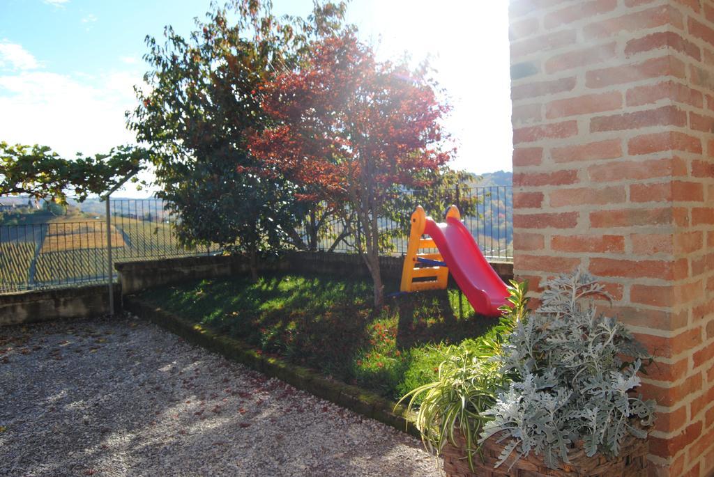Agriturismo I Grappoli Serralunga d'Alba Exterior photo
