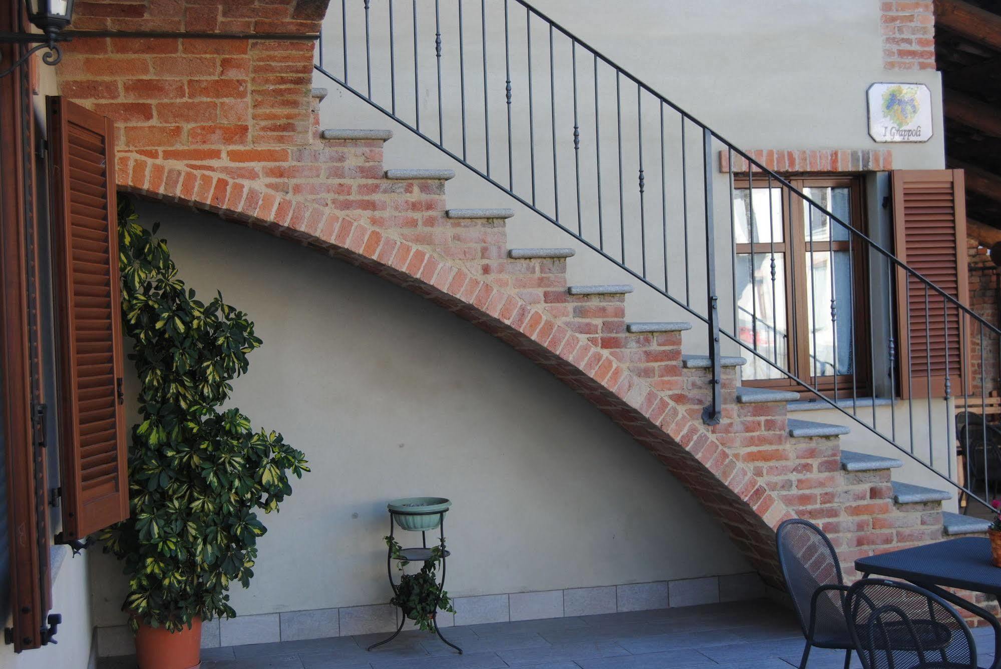 Agriturismo I Grappoli Serralunga d'Alba Exterior photo