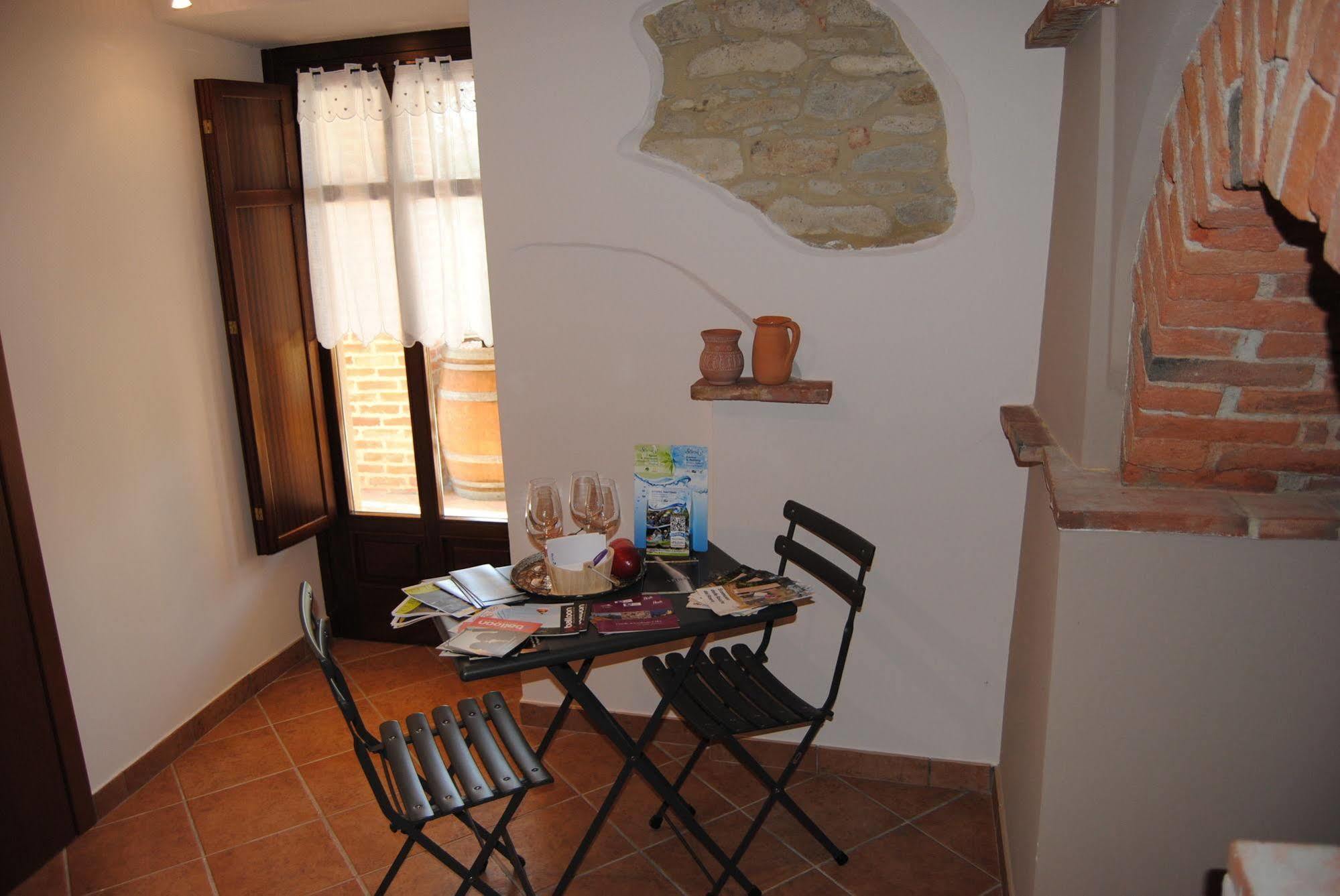 Agriturismo I Grappoli Serralunga d'Alba Exterior photo